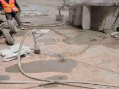 固安水泥混凝土路面板底注浆技术 路面脱空注浆整治方案