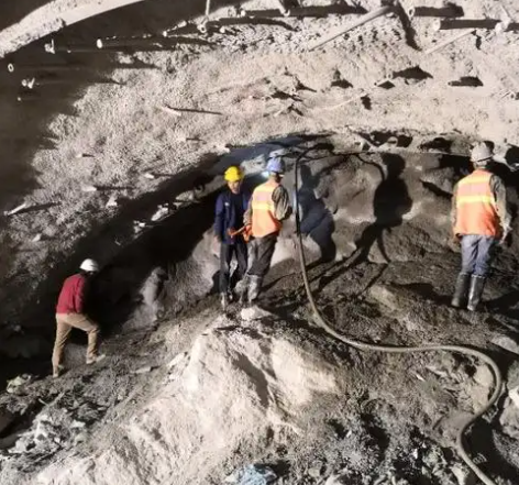 固安隧道拱顶带模注浆料，微膨胀注浆料的特点及施工工艺